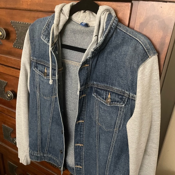 H&M JeanJacket w/ Sweatshirt Arms & Hoodie; Men’s Small; Like New; $15 - Picture 3 of 16